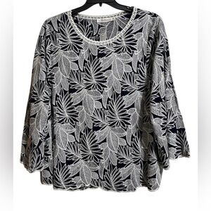 NEW Solitaire Boho Embroidered Black and White Leaf Print Blouse Scallop Hem 2X